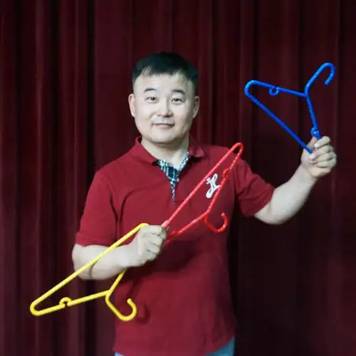 Linking Hangers by Jl Magic