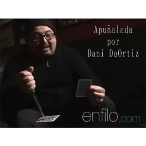 Apunalada by Dani Daortiz