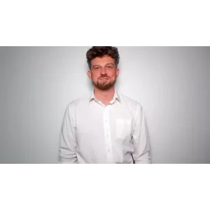 Daumen by Tobias Dostal