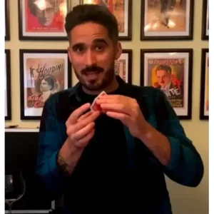 Ez-Zoom by Joel Dickinson