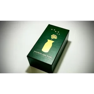 Snowflake Vase by Leon And Leno