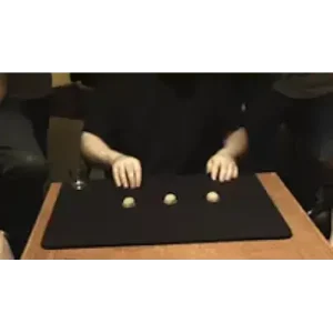 Trilero by Juan Villarejo