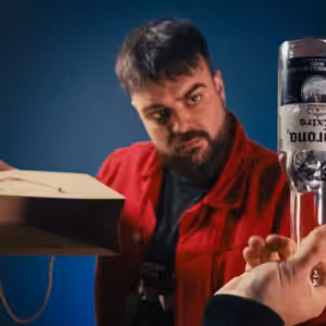 Joāo Miranda – Impossible Bottle