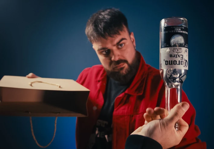 Joāo Miranda – Impossible Bottle